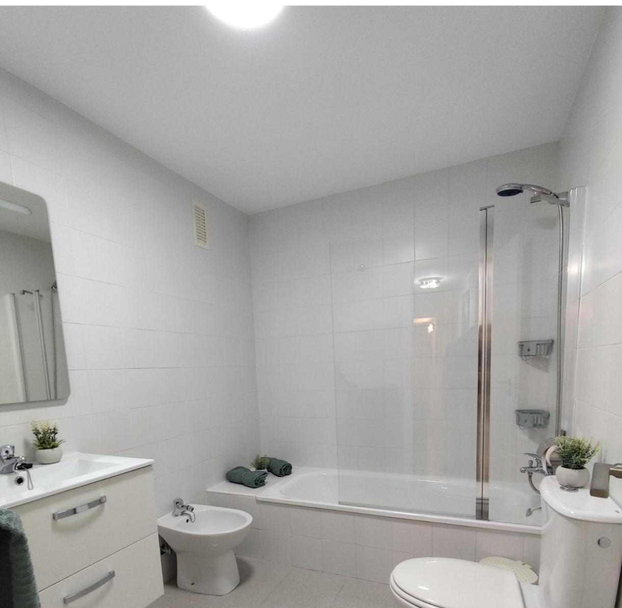 Homestay Triple Con Bano Compartido Lovely Sevilla