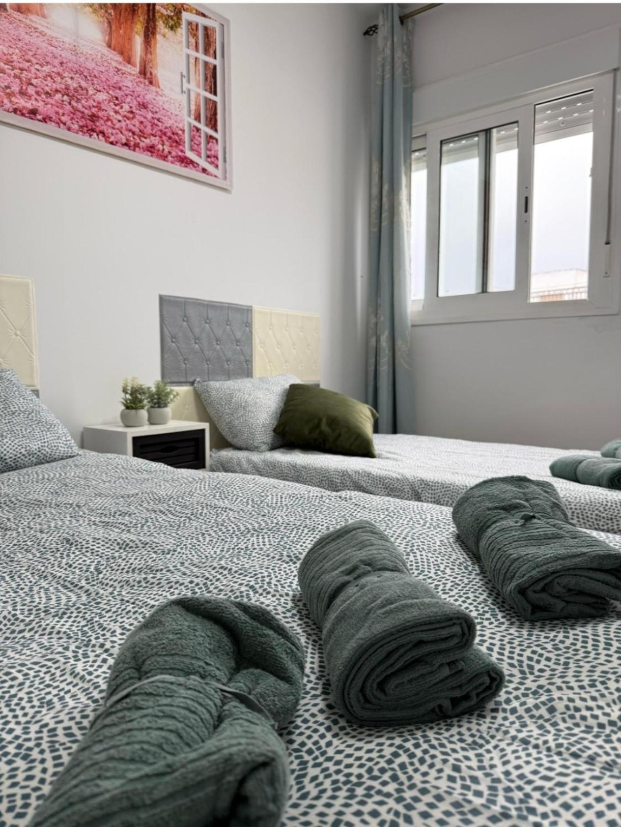 Homestay Triple Con Bano Compartido Lovely Sevilla *